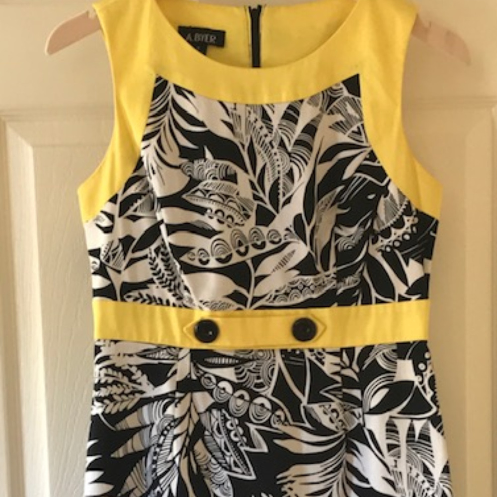 A. Byer Black and White with Yellow Trim - Size 5